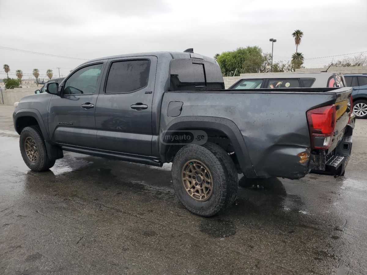 Toyota Tacoma 2023 — photo 2