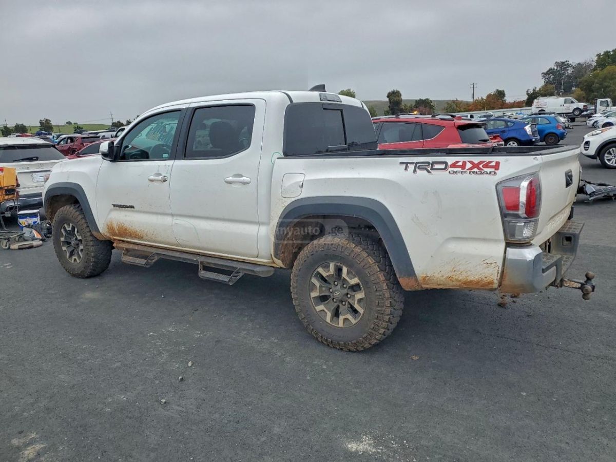 Toyota Tacoma 2023 — photo 2
