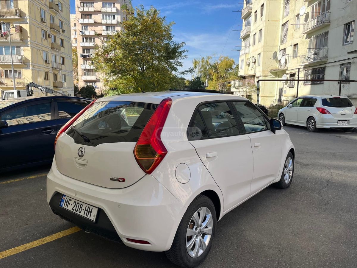 MG 3 2013 — photo 2