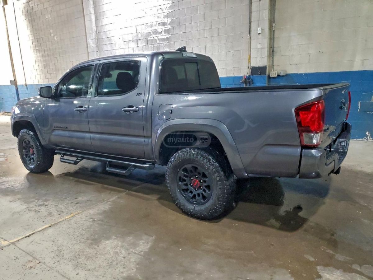 Toyota Tacoma 2023 — photo 2