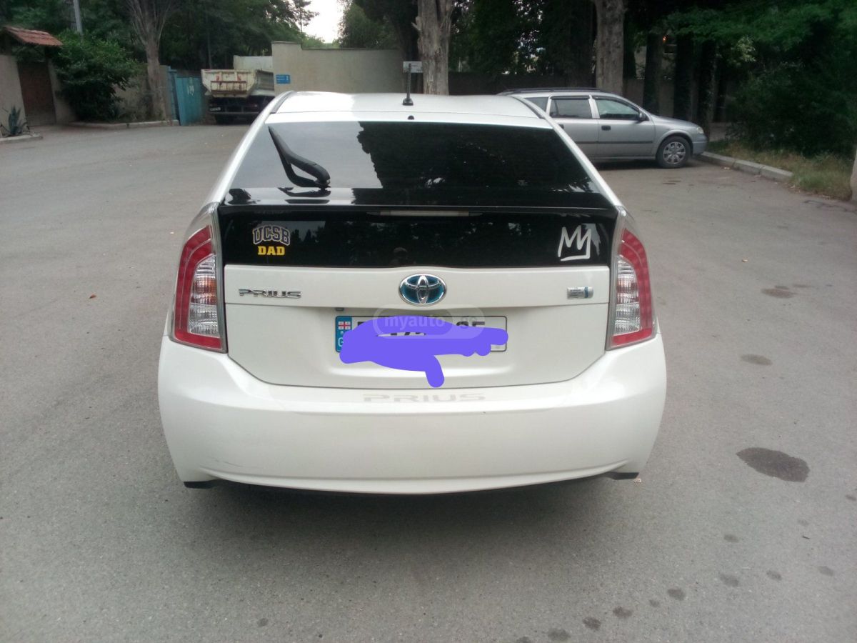 Toyota Prius 2015 — photo 2