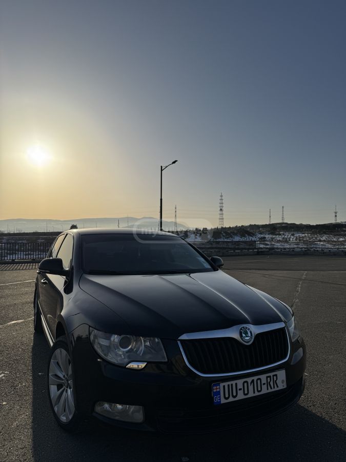 Skoda Superb 2011 — photo 2
