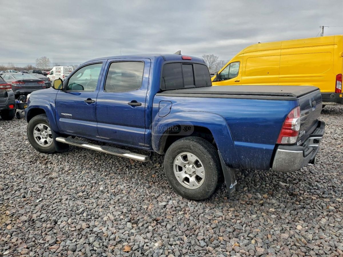 Toyota Tacoma 2015 — photo 2