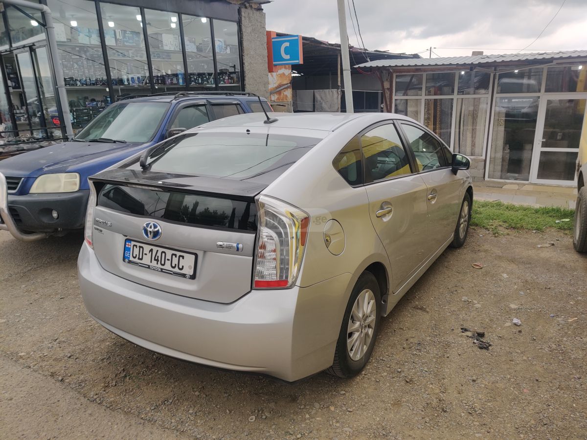 Toyota Prius 2012 — photo 2
