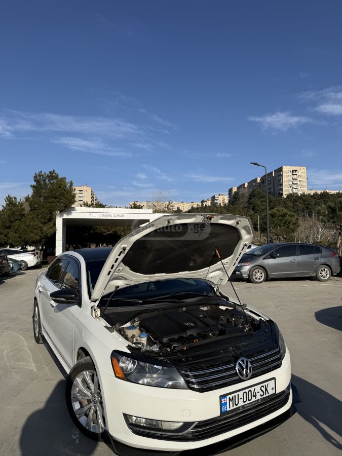 Volkswagen Passat 2012 — photo 2