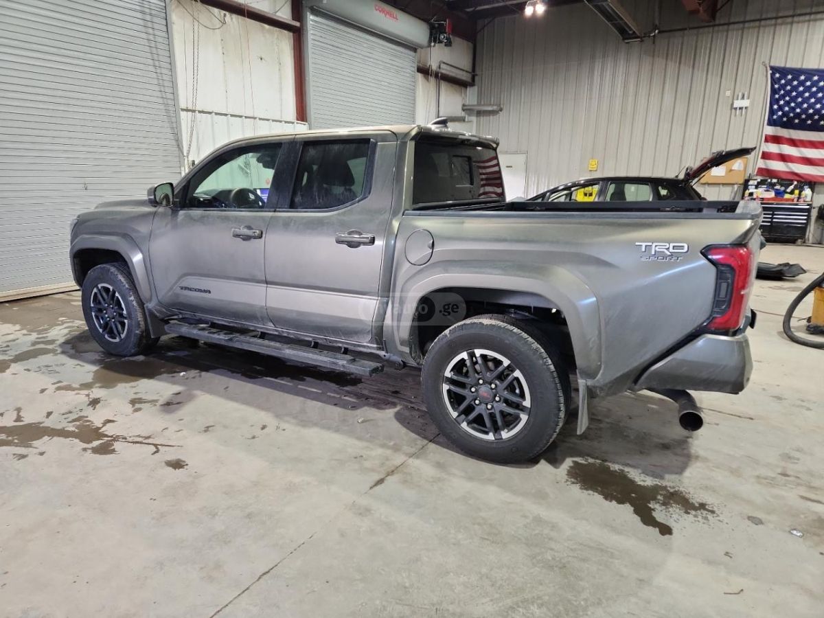 Toyota Tacoma 2024 — photo 2