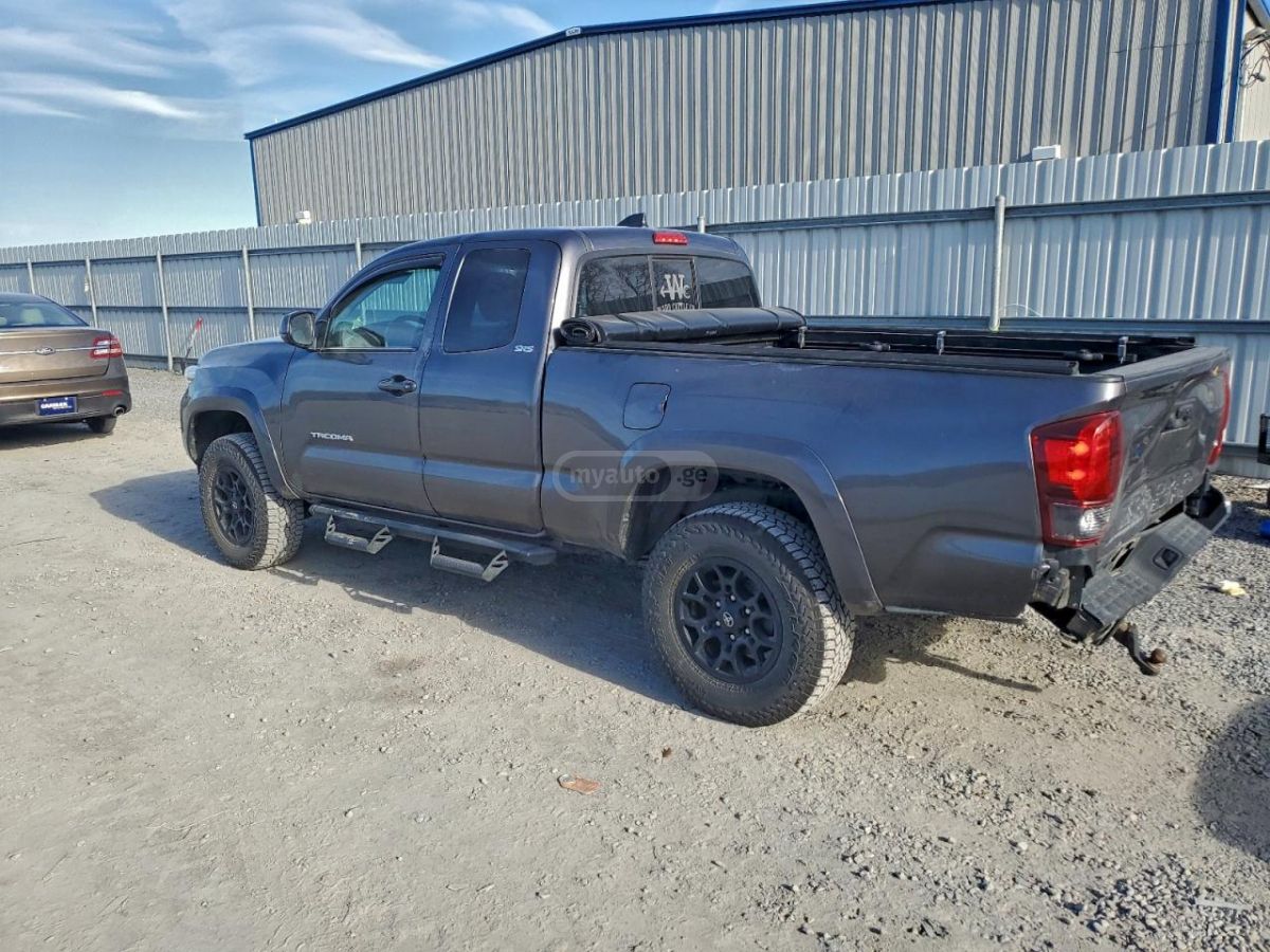 Toyota Tacoma 2020 — photo 2