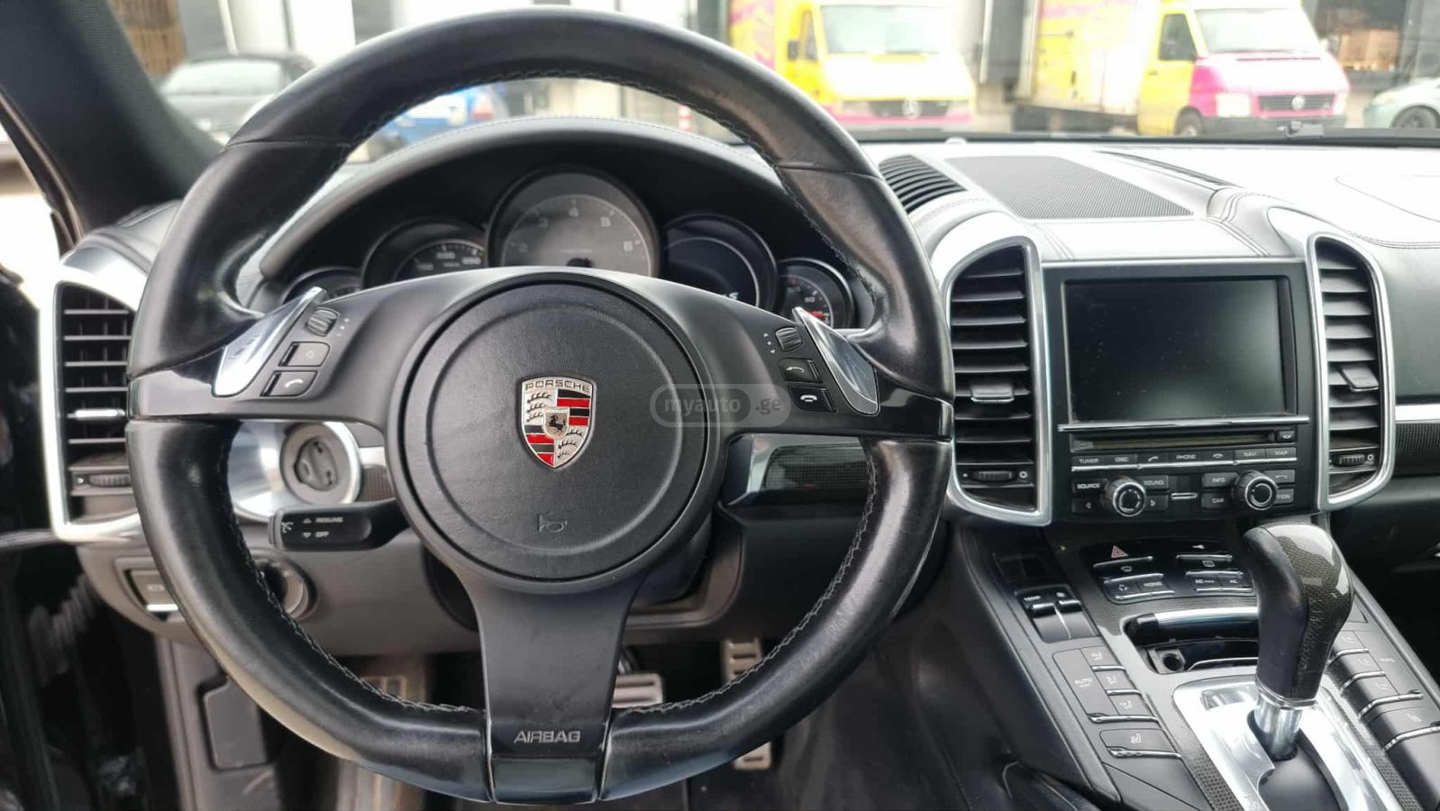 Porsche Cayenne 2010 — photo 2