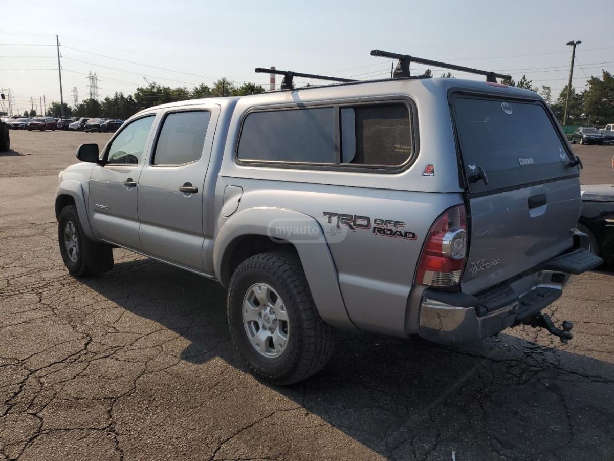 Toyota Tacoma 2015 — photo 2