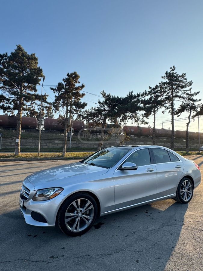 Mercedes-Benz C 300 2015 — photo 2