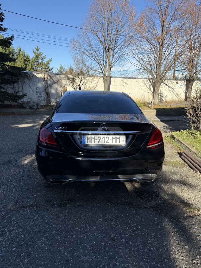 Mercedes-Benz C 300 2019 — photo 2