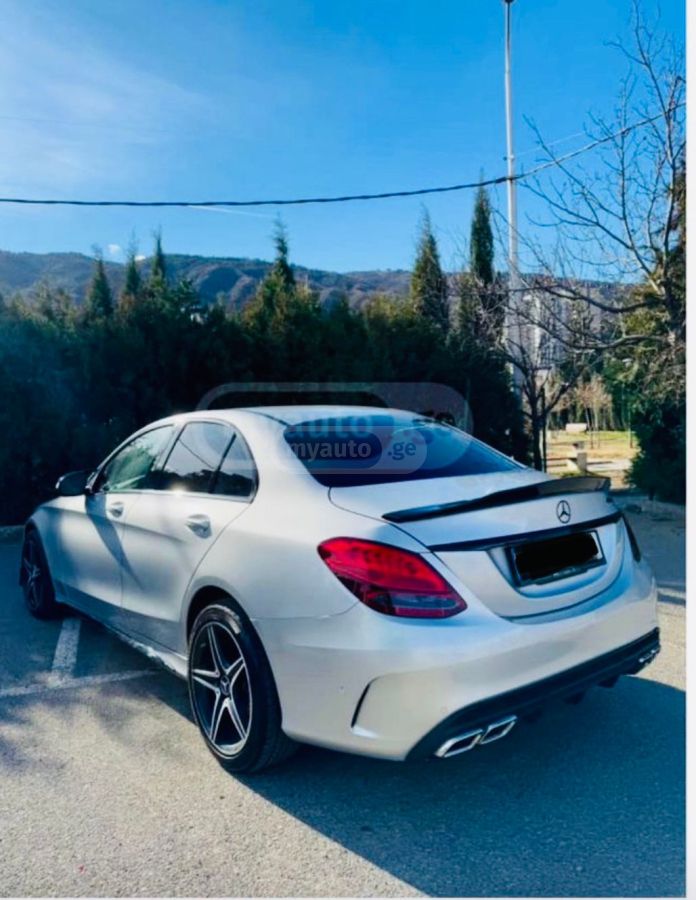 Mercedes-Benz C 300 2015 — photo 2