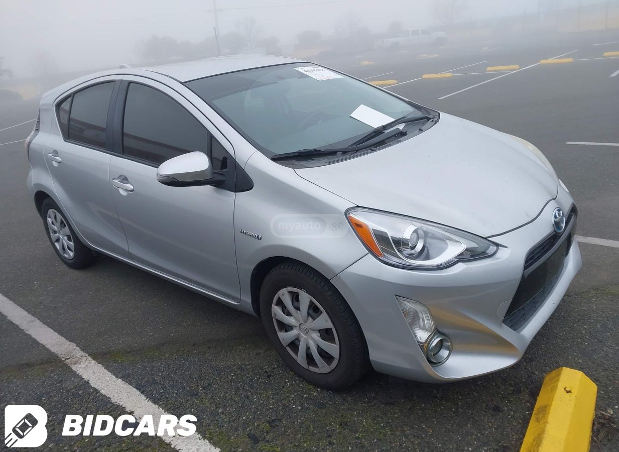 Toyota Prius C 2015 — photo 2
