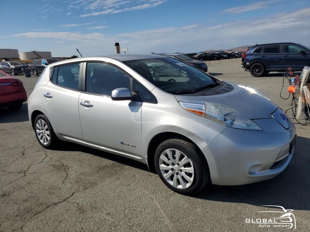 Nissan Leaf 2014 — photo 2