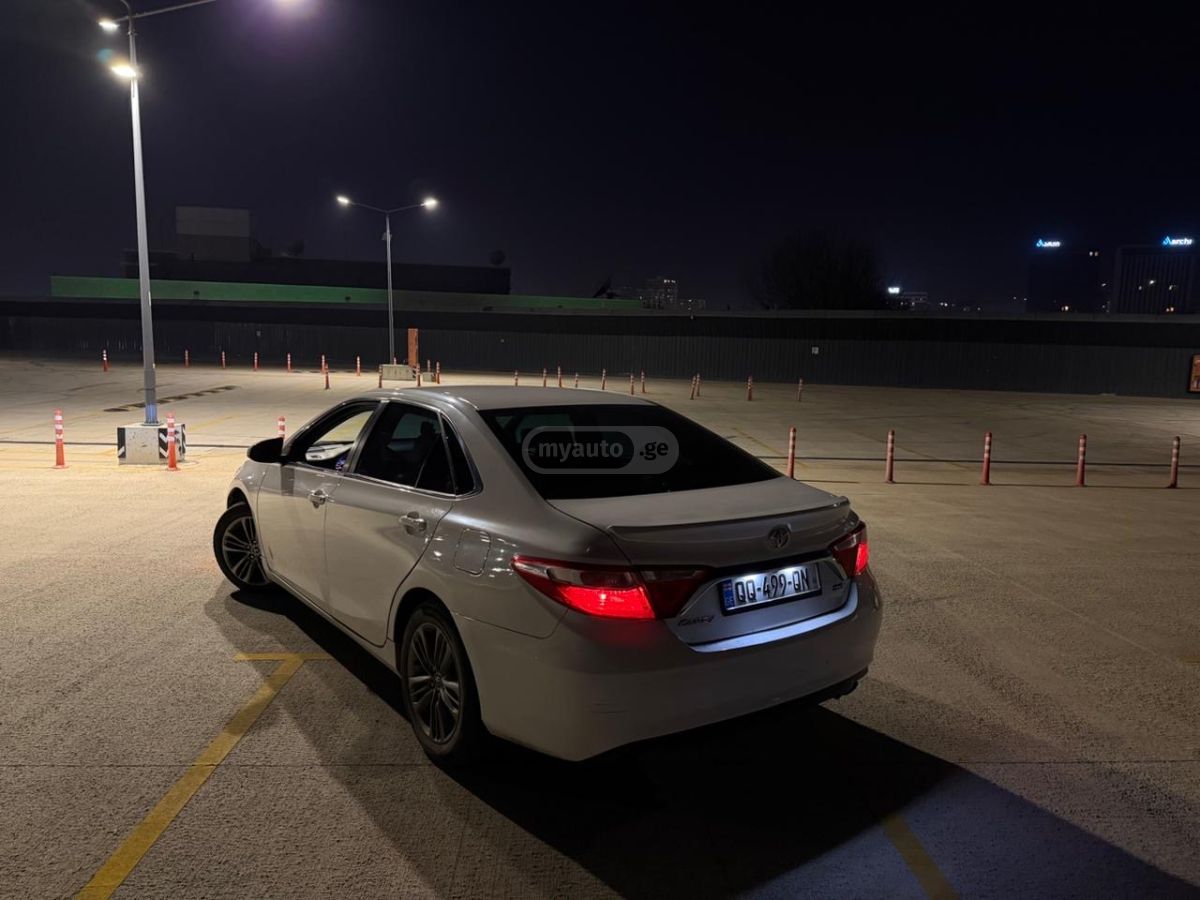 Toyota Camry 2015 — photo 2