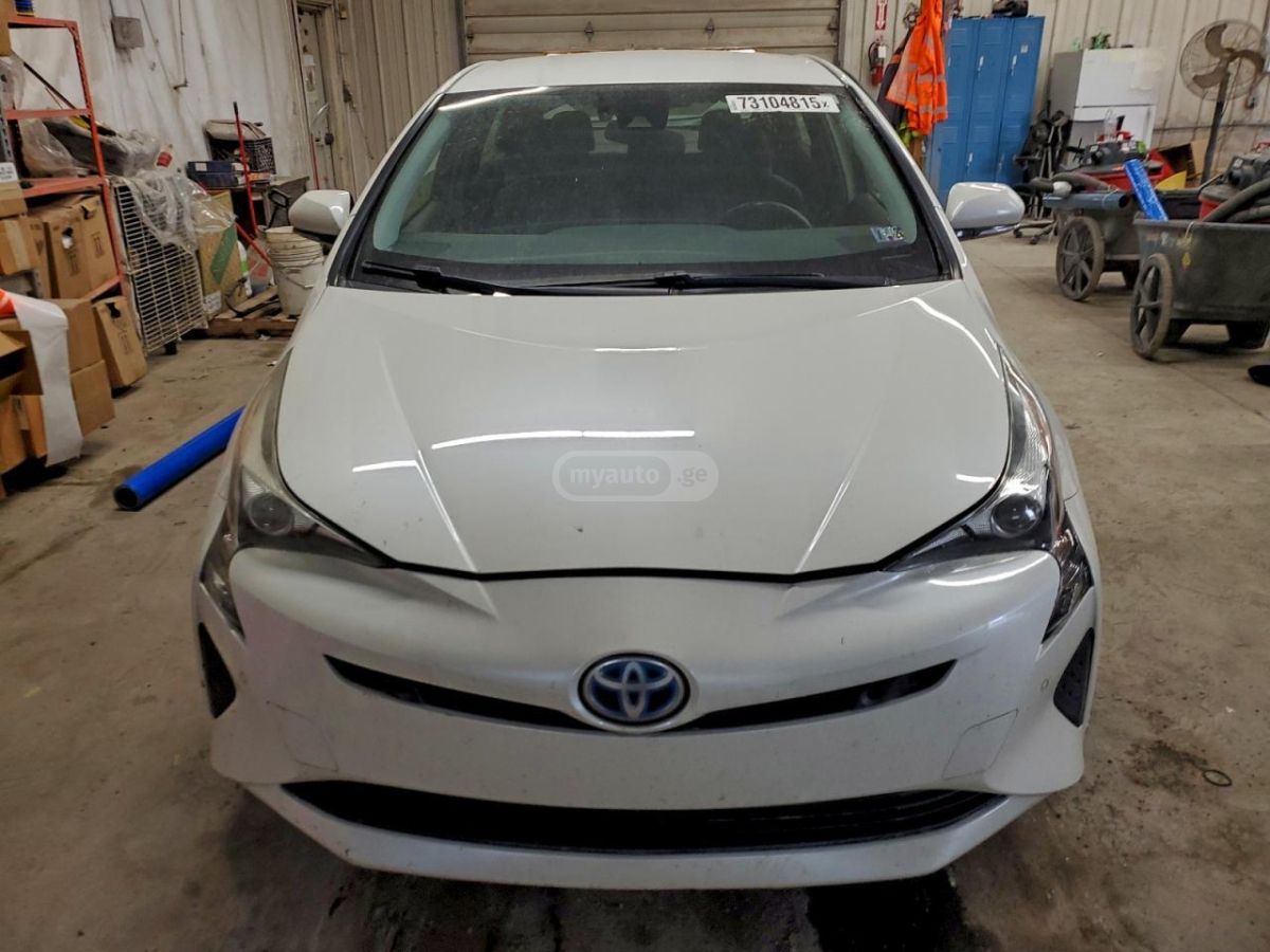 Toyota Prius 2018 — photo 2