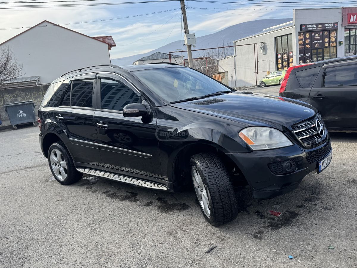 Mercedes-Benz ML 500 2005 — photo 2