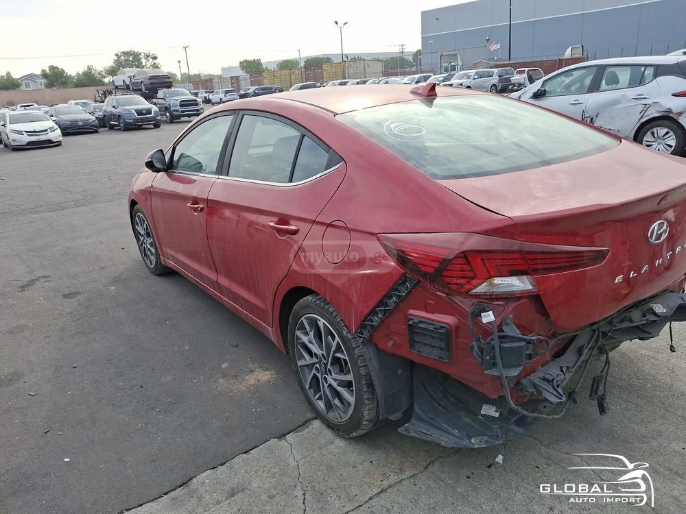 Hyundai Elantra 2018 — photo 2