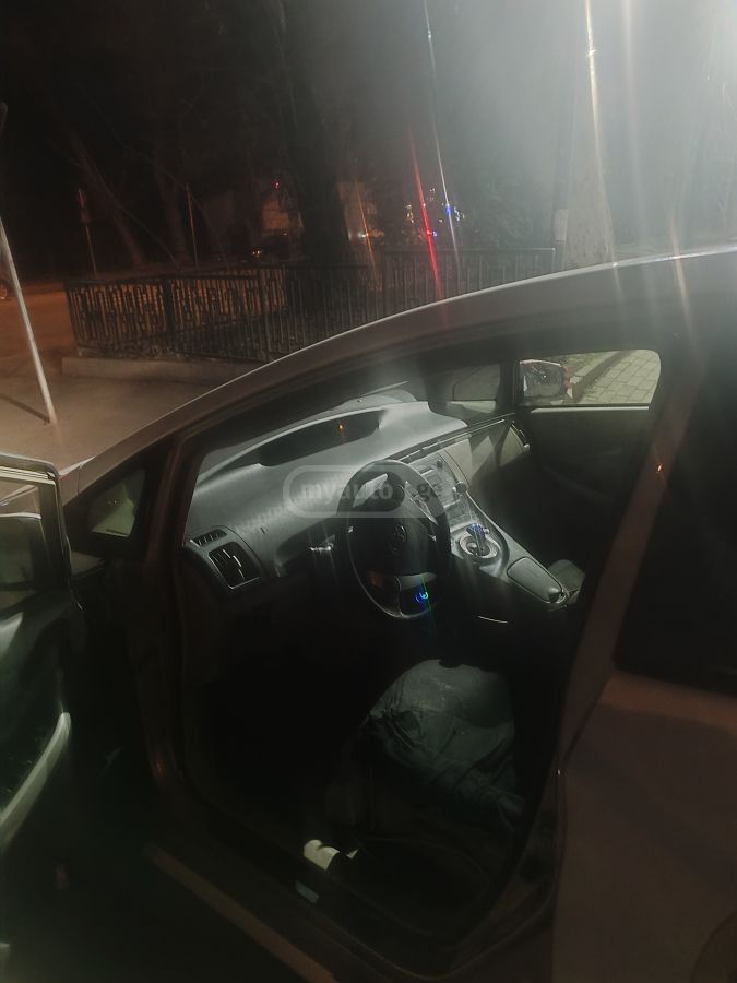 Toyota Prius 2011 — photo 2
