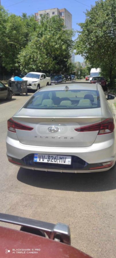 Hyundai Elantra 2019 — photo 2