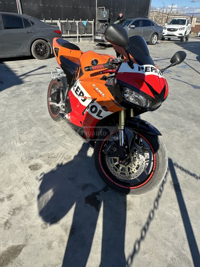 Honda CBR600RR 2018 — photo 2