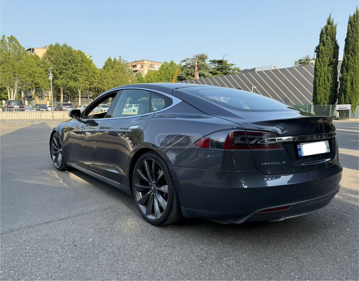 Tesla Model S 2016 — photo 2