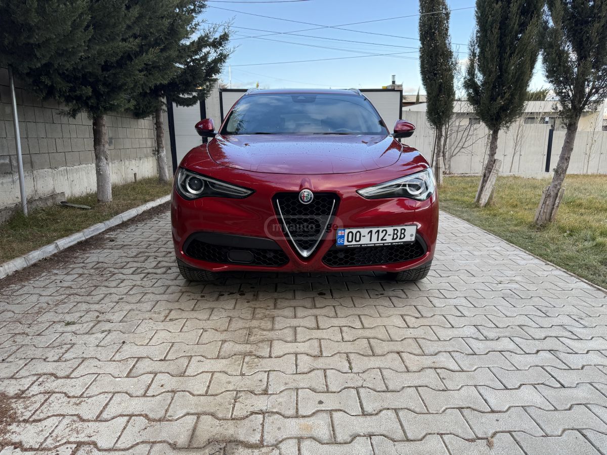 Alfa Romeo Stelvio 2018 — photo 2