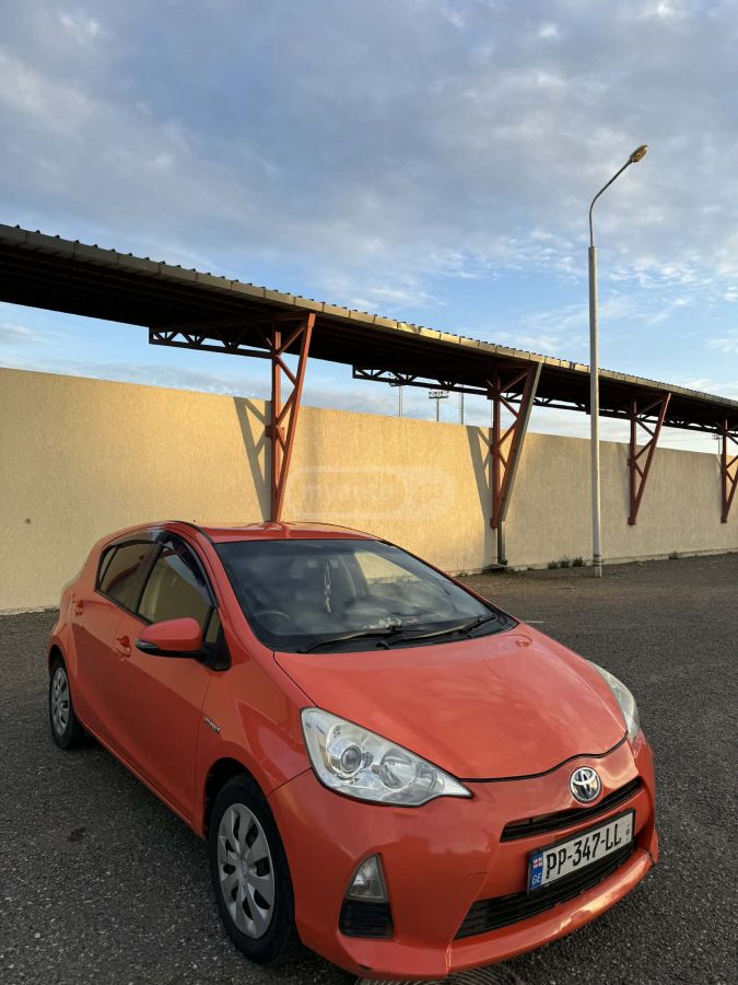 Toyota Aqua 2013 — photo 2