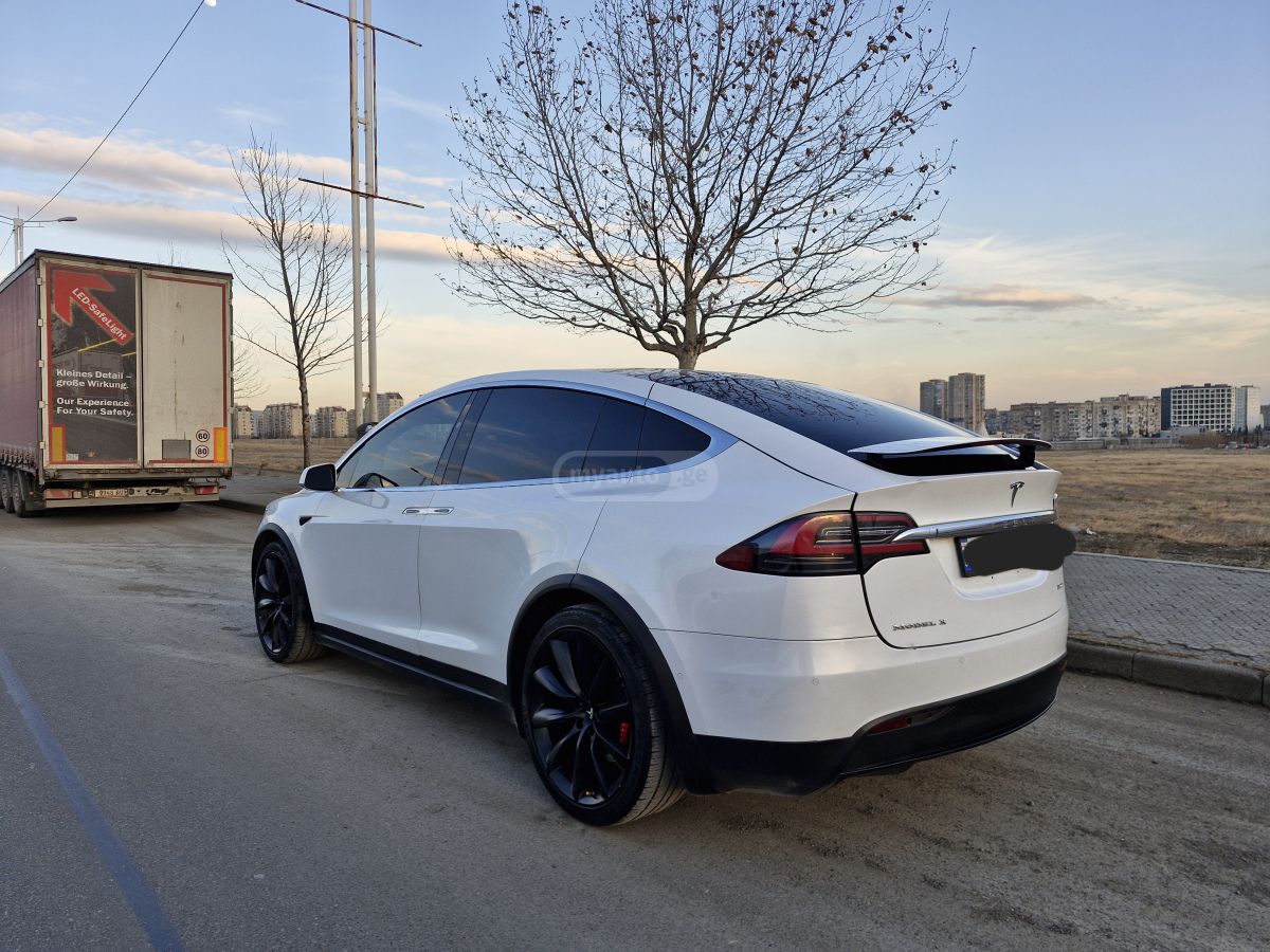 Tesla Model X 2017 — photo 2