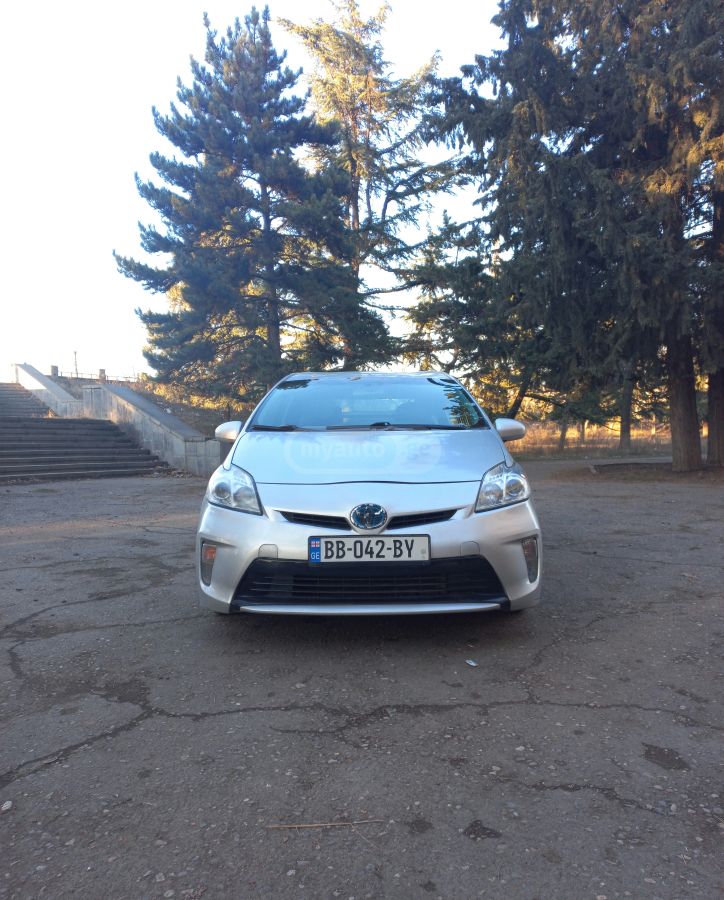 Toyota Prius 2013 — photo 2