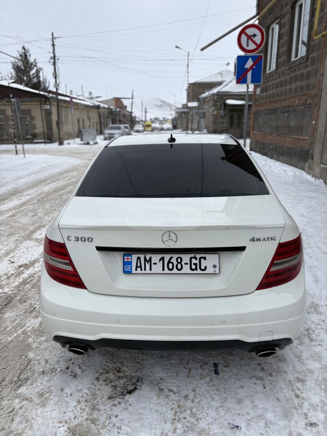Mercedes-Benz C 300 2012 — photo 2
