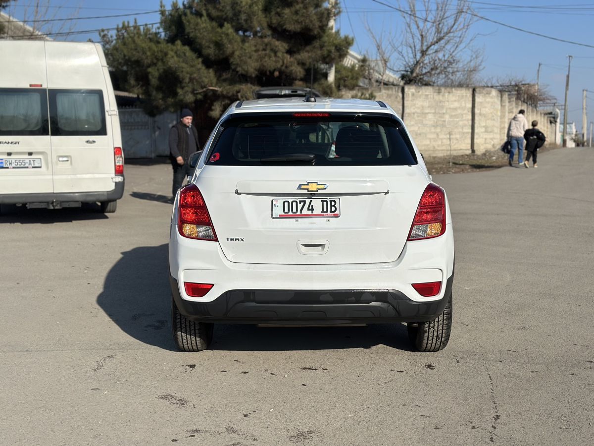 Chevrolet Trax 2017 — photo 2