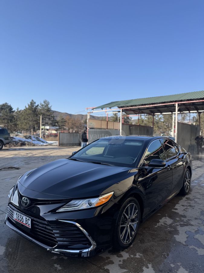 Toyota Camry 2023 — photo 2