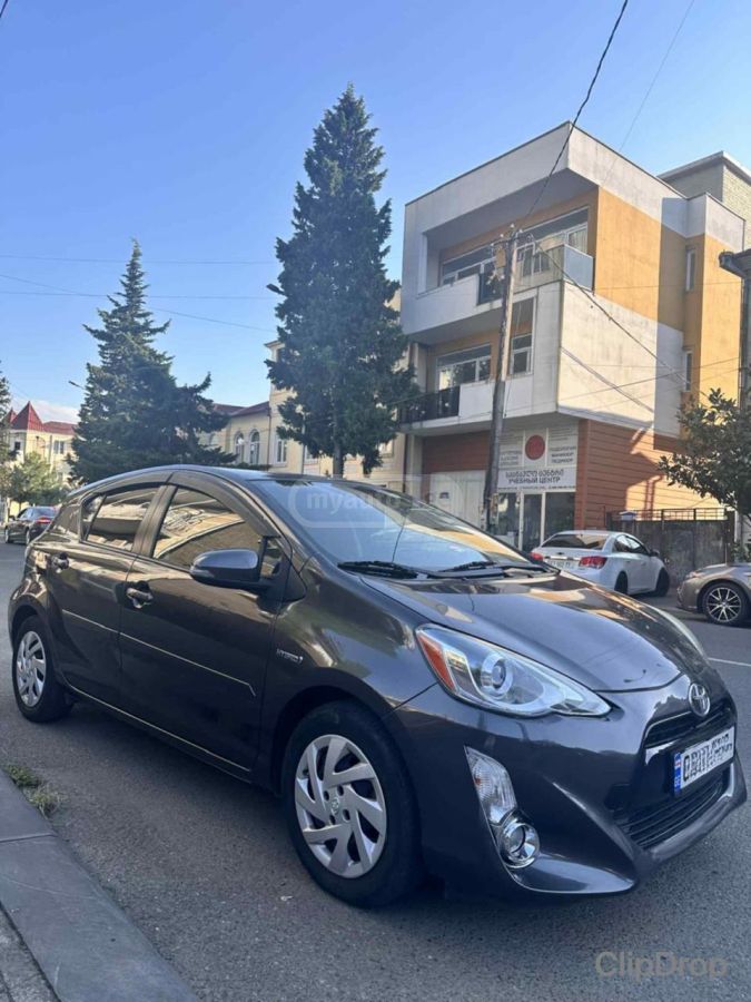 Toyota Prius C 2015 — photo 2