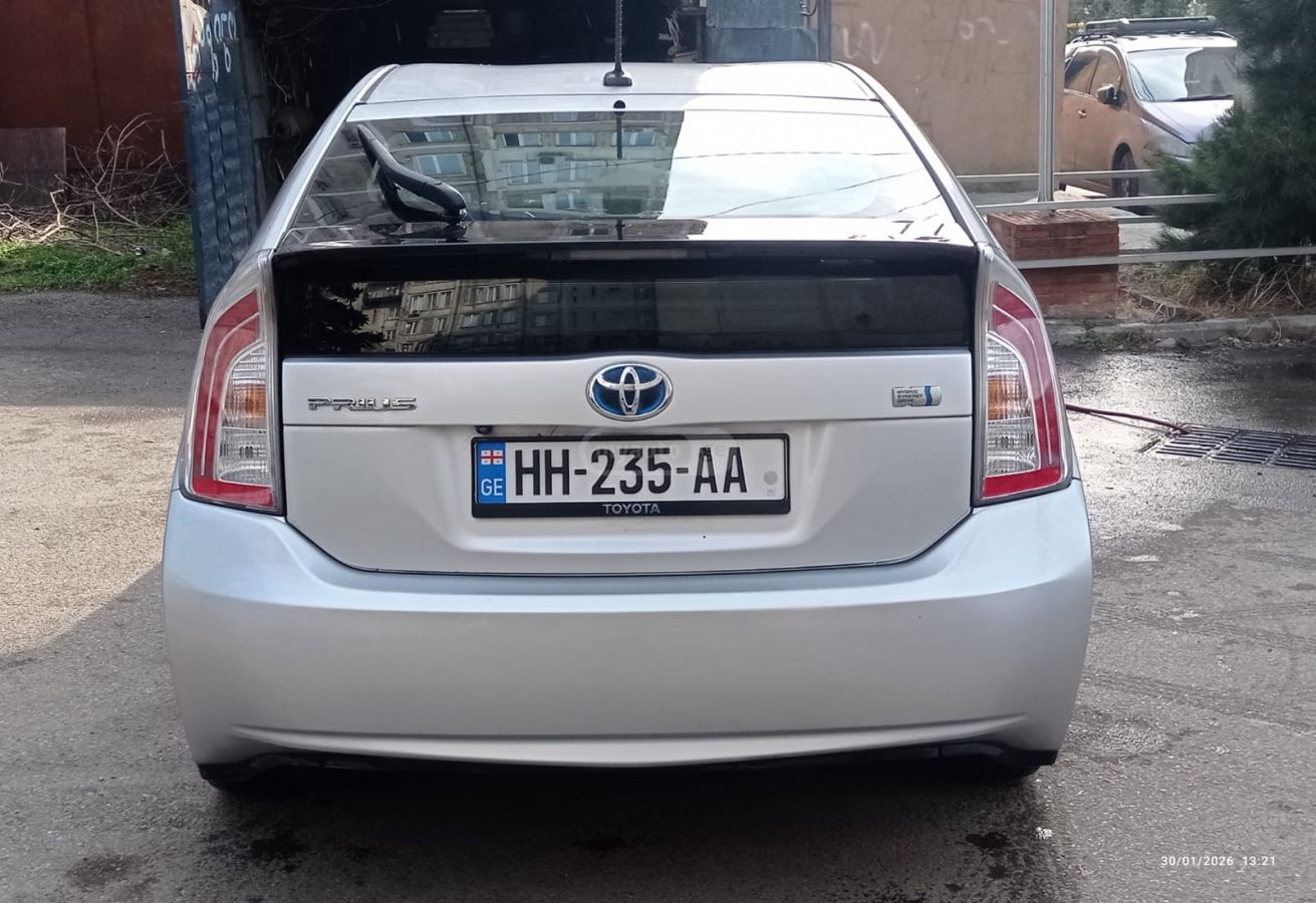 Toyota Prius 2014 — photo 2