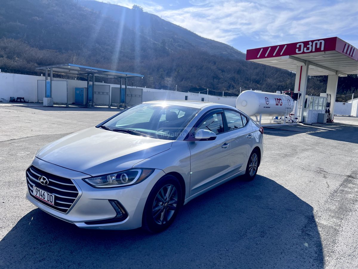 Hyundai Elantra 2017 — photo 2