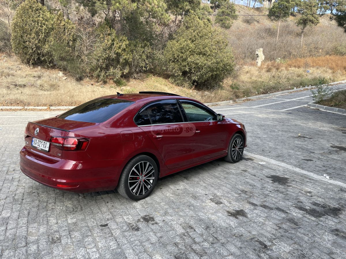 Volkswagen Jetta 2016 — photo 2