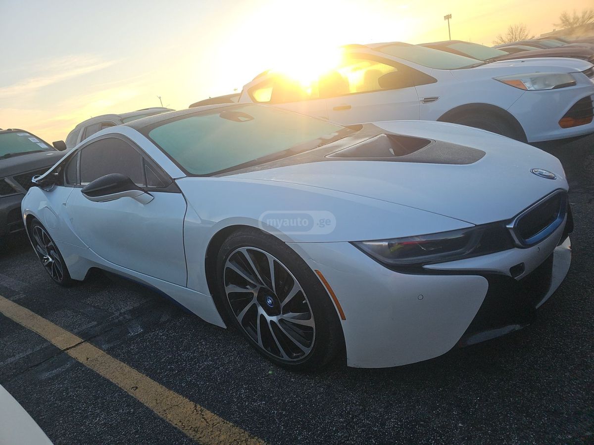BMW i8 2016 — photo 2