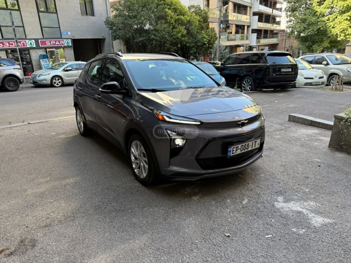 Chevrolet Bolt EUV 2023 — photo 2