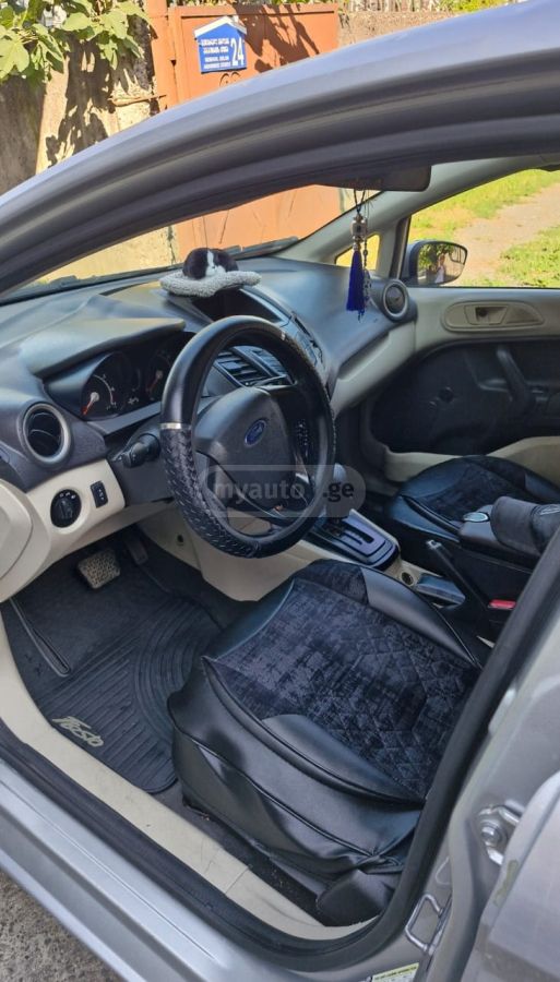 Ford Fiesta 2013 — photo 2