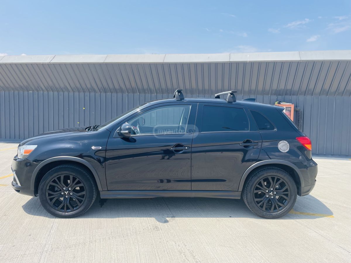 Mitsubishi Outlander Sport 2017 — photo 2
