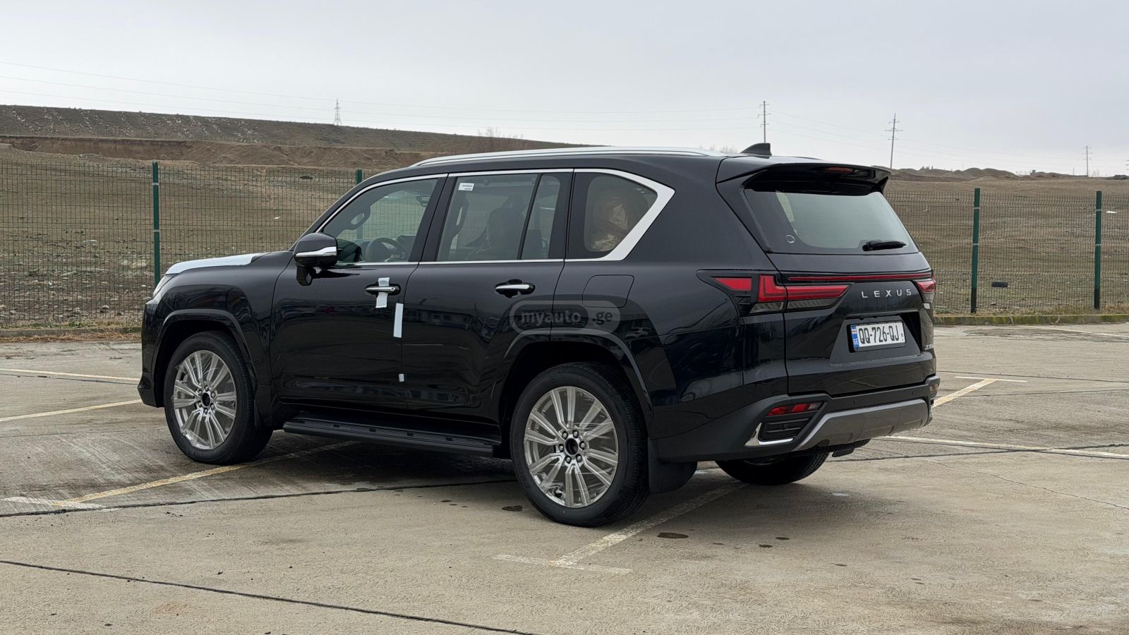 Lexus LX 500 2025 — photo 2