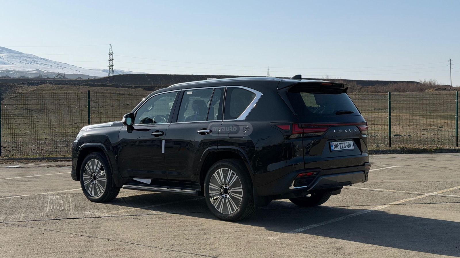 Lexus LX 600 2025 — photo 2
