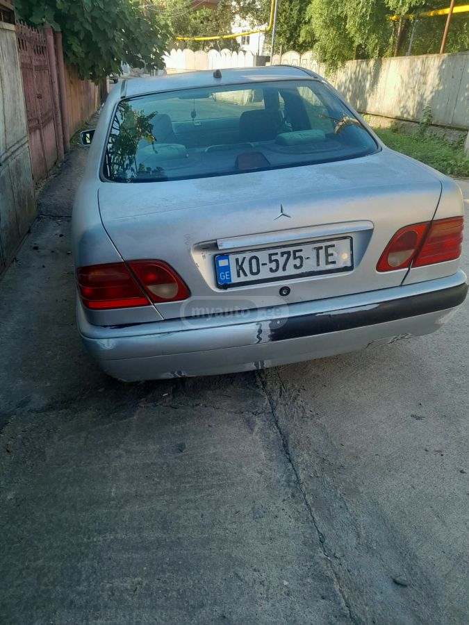 Mercedes-Benz E 210 2000 — photo 2
