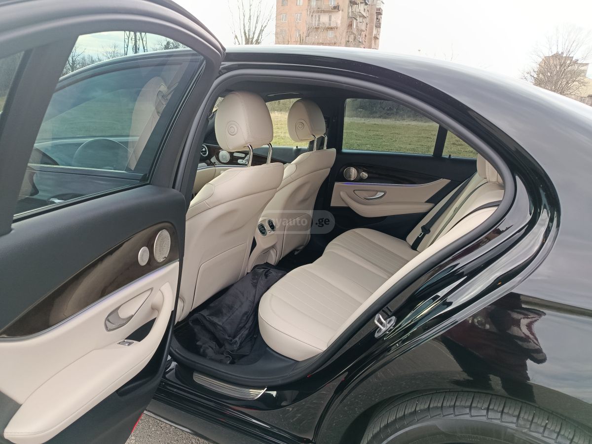 Mercedes-Benz E 350 2022 — photo 2
