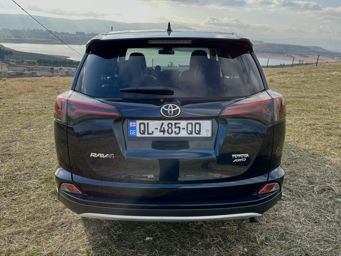 Toyota RAV4 2017 — photo 2