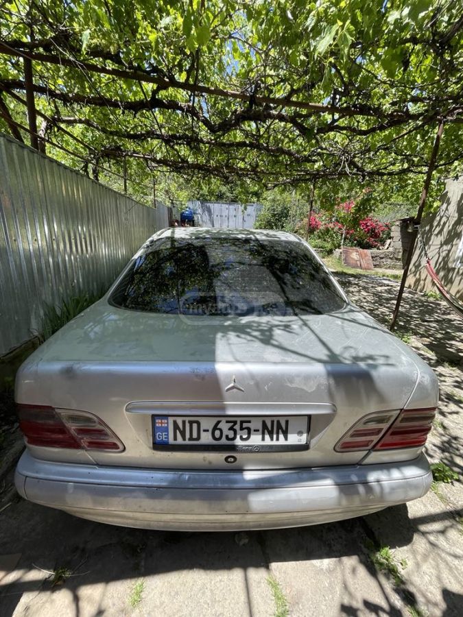 Mercedes-Benz E 220 1999 — photo 2