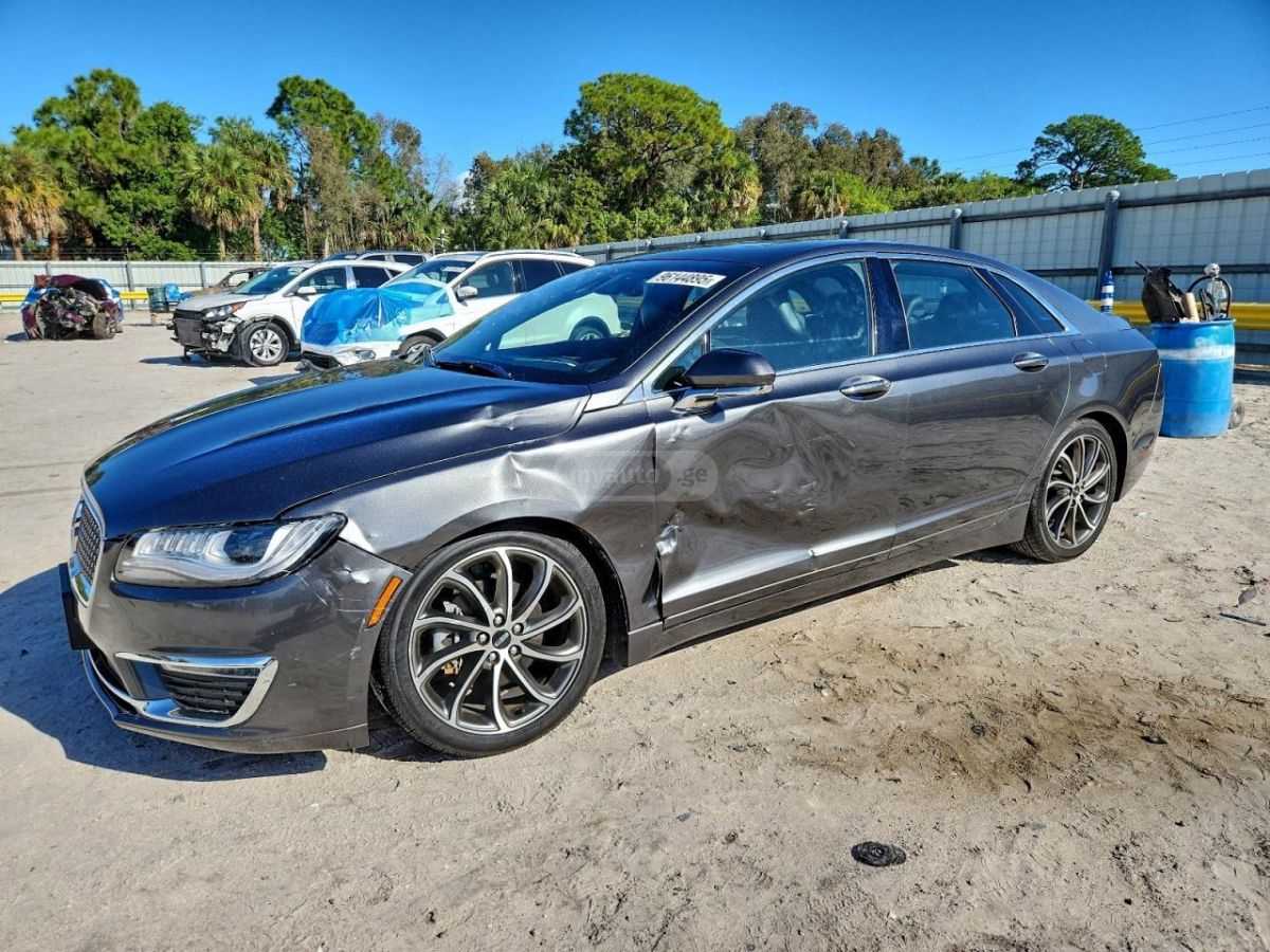 Lincoln MKZ 2019 — photo 2