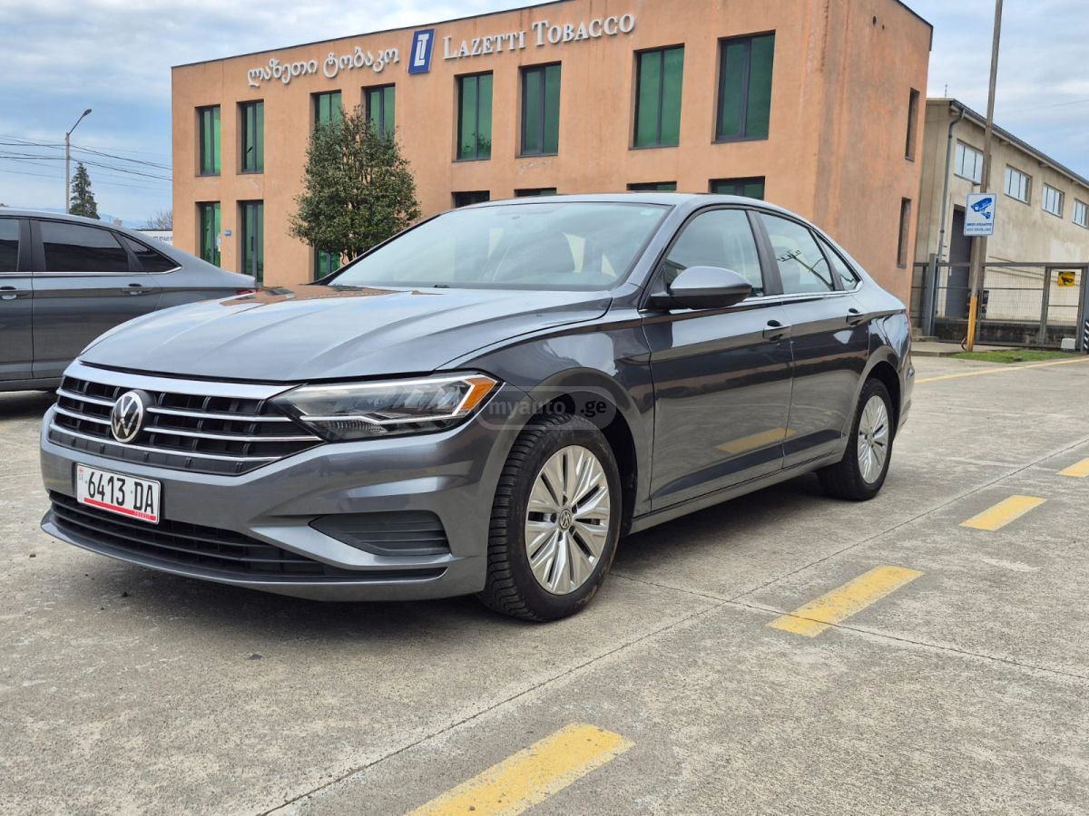 Volkswagen Jetta 2018 — photo 2