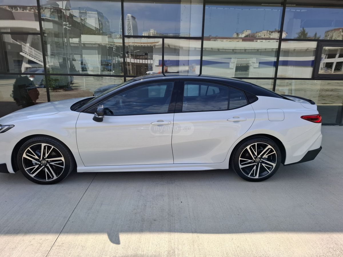 Toyota Camry 2024 — photo 2